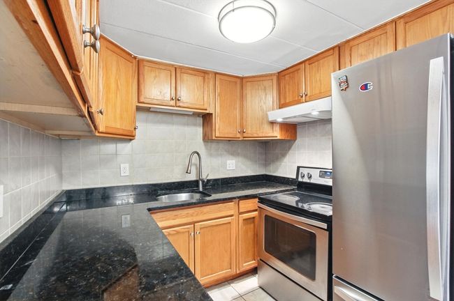 APT-2F - 18 Nelson Dr, Condo with 2 bedrooms, 1 bathrooms and 2 parking in Randolph MA | Image 9