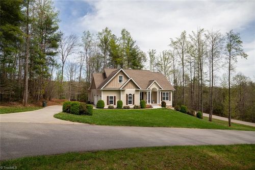 161 Burberry Dr, Purlear, NC, 28665-9470 | Card Image