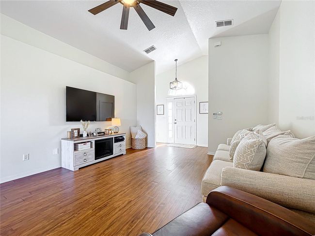 865 Scenic View Cir, House other with 3 bedrooms, 2 bathrooms and null parking in Minneola FL | Image 10