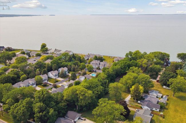 608 Monument Vw, Condo with 2 bedrooms, 3 bathrooms and 1 parking in Marblehead OH | Image 38