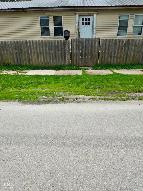 859 Myrtle Ave, Frankfort, IN, 46041-1241 | Card Image