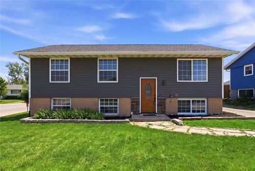 3305 Dunham Dr Sw, Cedar Rapids, IA, 52404 | Card Image