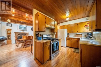 375 Neill St, House other with 4 bedrooms, 3 bathrooms and 3 parking in Tofino BC | Image 3