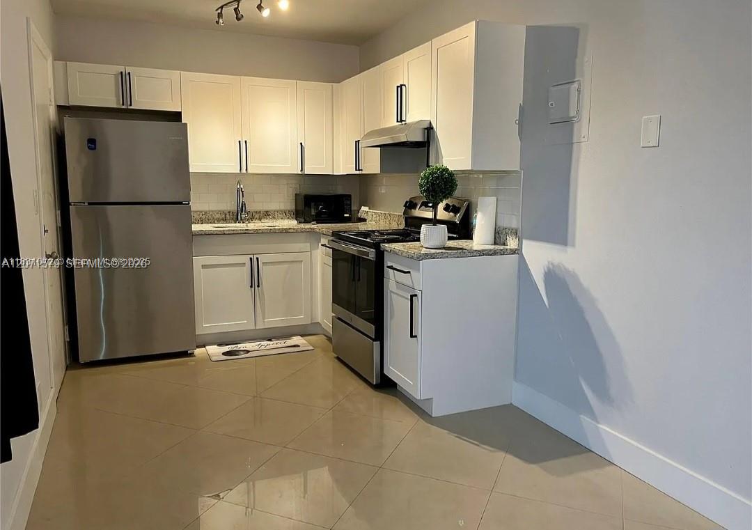 Residential Lease in Hollywood
