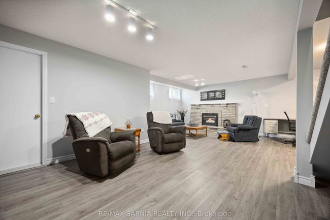 15 Eureka St, House other with 3 bedrooms, 2 bathrooms and 3 parking in Forest ON | Image 25