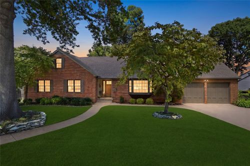 2651 E 22nd St, Tulsa, OK, 74114-3129 | Card Image