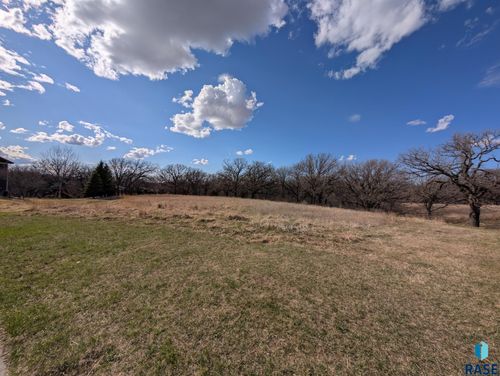 5500 E Yorkshire St, Sioux Falls, SD, 57108 | Card Image