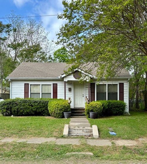 1307 Church St, Commerce, TX, 75428-2626 | Card Image
