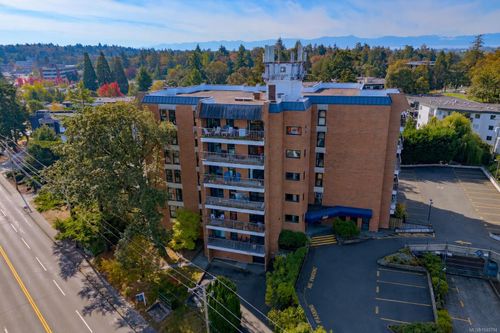 404-4030 Quadra St, Saanich, BC, V8X1K2 | Card Image