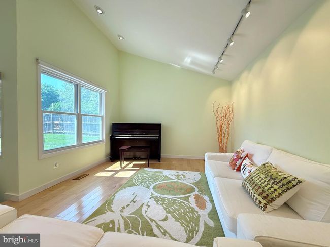 231 E Juniper Ave, House other with 3 bedrooms, 3 bathrooms and null parking in STERLING VA | Image 7