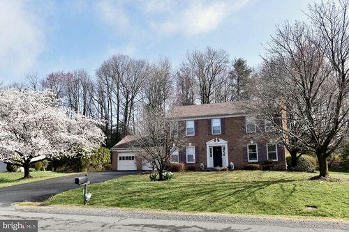 11778 Hollyview Dr, Great Falls, VA, 22066-1330 | Card Image