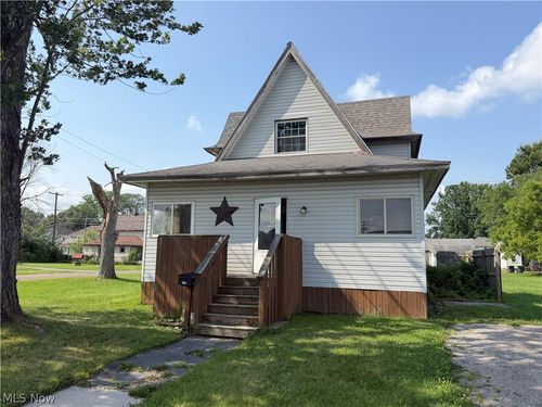 296 Pennsylvania Ave, Louisville, OH, 44641-1122 | Card Image