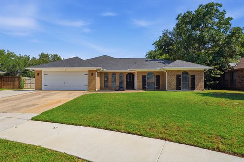 7005 Sao Paulo Ct, North Richland Hills, TX, 76180-6571 | Card Image