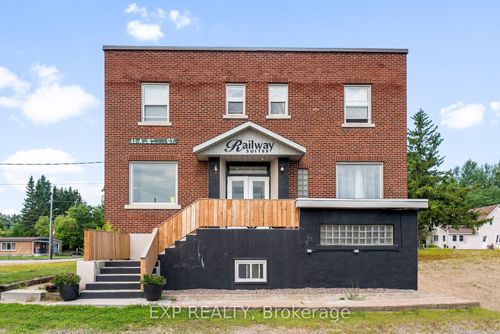 11 Albert St, Chalk River, ON, K0J1J0 | Card Image