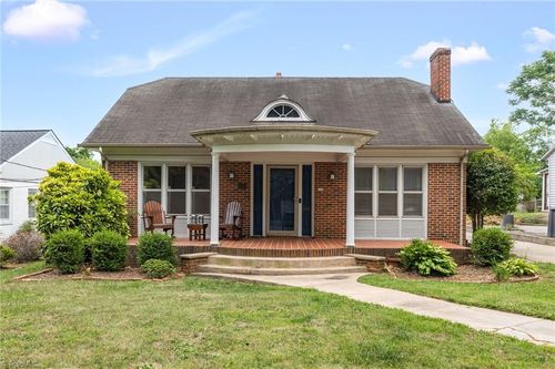 220 Woodrow Ave, High Point, NC, 27262-4039 | Card Image