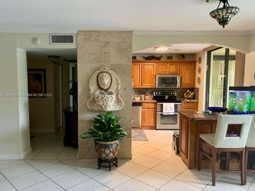 apt-121e-671 Ne 195th St, Miami, FL, 33179-3309 | Card Image