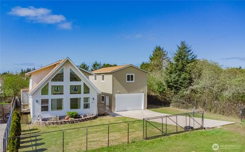 555 Ensign Ave Nw, Ocean Shores, WA, 98569-9778 | Card Image