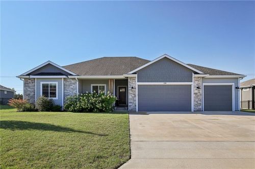 1210 Adam Ct, Ottawa, KS, 66067-4102 | Card Image