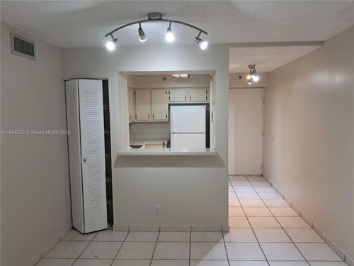 apt-209-546 Sw 1st St, Miami, FL, 33130-1392 | Card Image