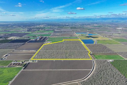 3012 N Oakmore St, Tulare, CA, 93274-9349 | Card Image