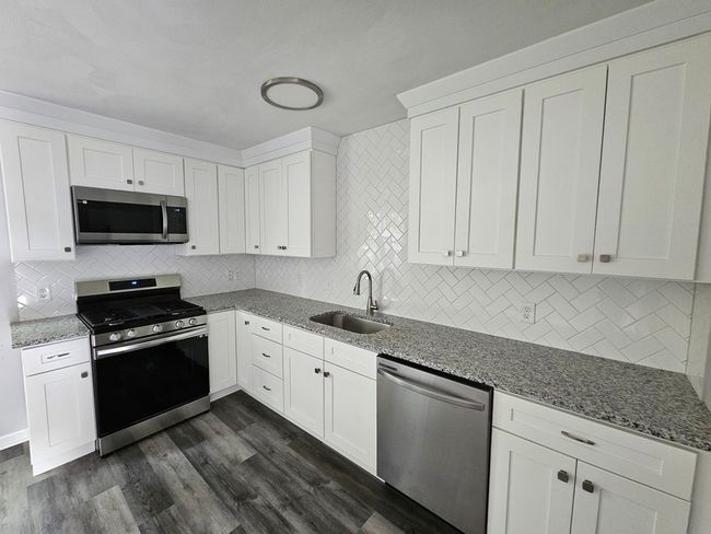 APT-4 - 434 Linden St, Condo with 3 bedrooms, 2 bathrooms and 2 parking in Fall River MA | Image 4