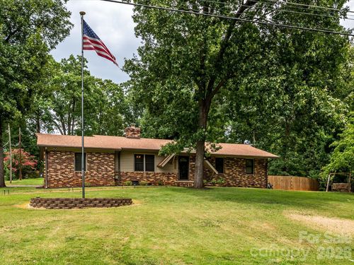 1106 Robinhood Ln, Kannapolis, NC, 28081-5746 | Card Image