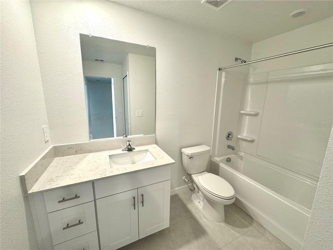 Hall Bathroom | Image 29