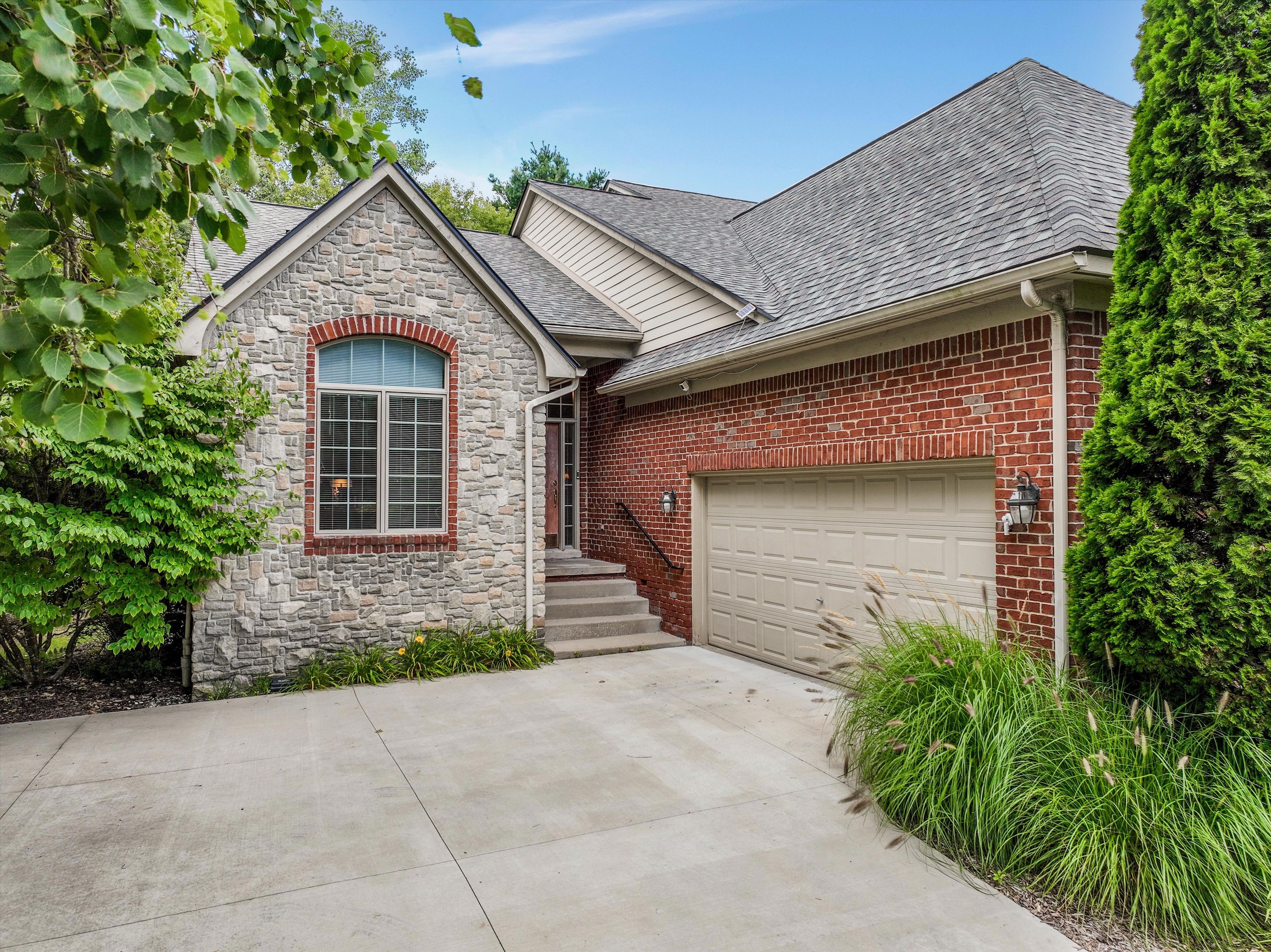 Oakhurst Ridge Rd, Clarkston, MI 48348