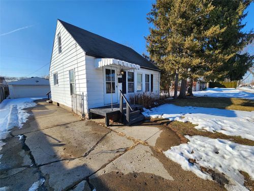 6147 Whitefield St, Dearborn Heights, MI, 48127-3012 | Card Image