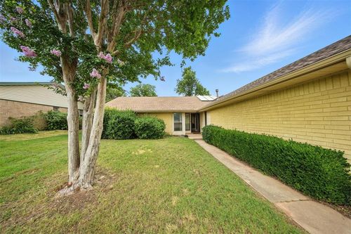 2255 Lindenwood Ln, Norman, OK, 73071-7430 | Card Image