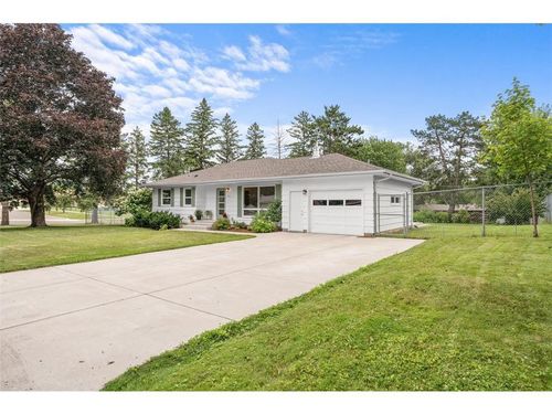 516 Gray St, Hudson, WI, 54016-2111 | Card Image