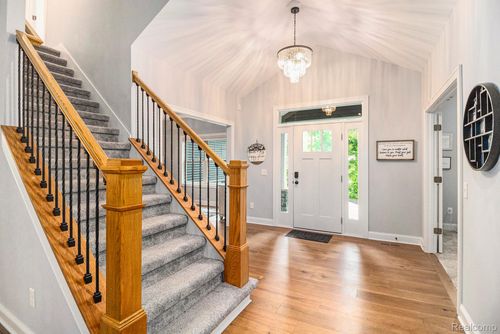 5950 Mountain Top Dr, Brighton, MI, 48116-5229 | Card Image