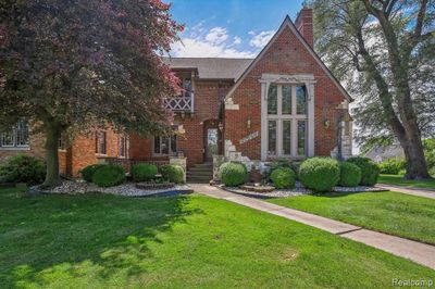 22546 Alexander Street, Home with 5 bedrooms, 2 bathrooms and null parking in St. Clair Shores MI | Image 2