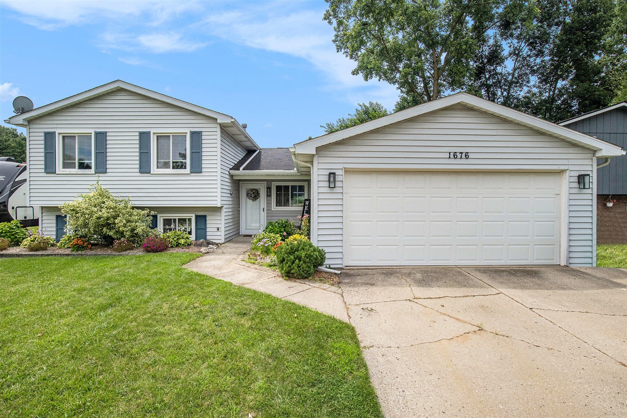 Woodlake Cir, Brighton, MI 48116