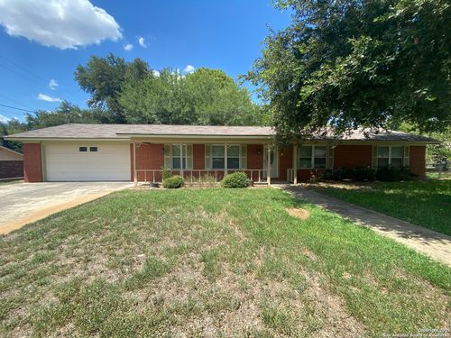 922 Wilshire St, Pleasanton, TX, 78064-2416 | Card Image
