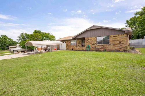 208 E Tower Ave, PERRY, OK, 73077-2615 | Card Image