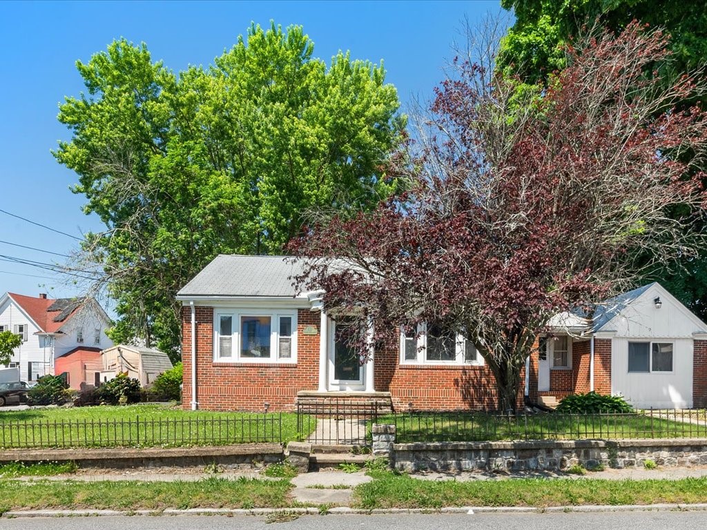 Laurel Hill Ave, Cranston, RI 02920