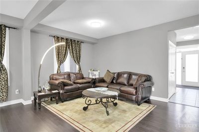 302 Eaglehead Cres, House other with 5 bedrooms, 4 bathrooms and 4 parking in Stittsville ON | Image 3