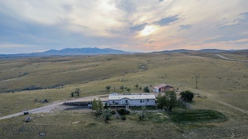 76 Walking Horse, Twin Bridges, MT, 59754 | Card Image