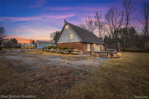 5186 Pinckney Rd, Howell, MI, 48843-8845 | Card Image