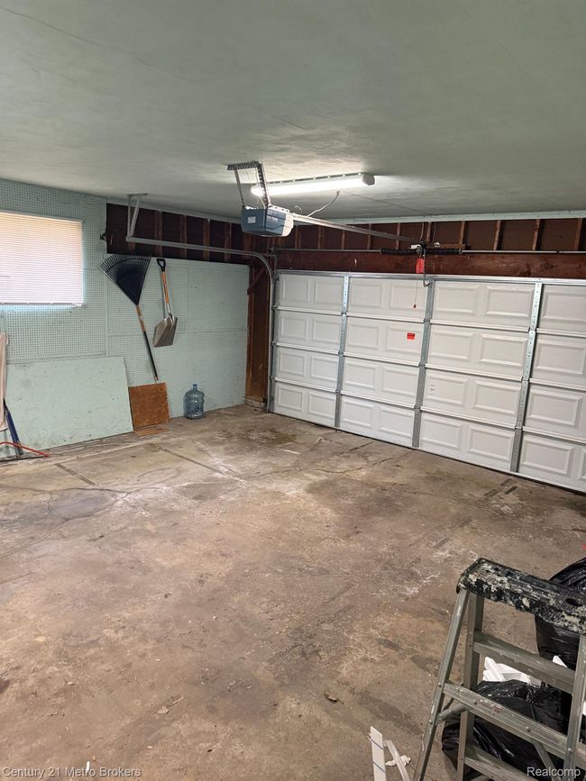 1095 Cora Dr, House other with 3 bedrooms, 2 bathrooms and null parking in Flint MI | Image 20