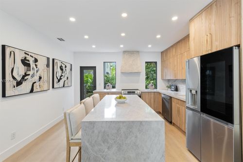 666 Ne 62nd St, Miami, FL, 33138-6233 | Card Image