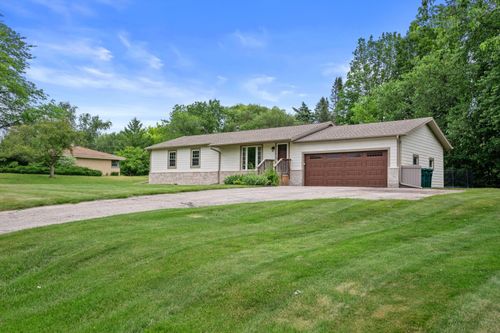 W284N6506 Hawthorne Rd, Hartland, WI, 53029-9646 | Card Image