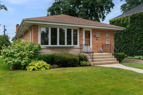 19 W Adams St, Villa Park, IL, 60181-3106 | Card Image