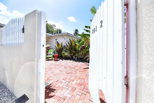 apt-2-801 Waddell Ave, Key West, FL, 33040-4714 | Card Image