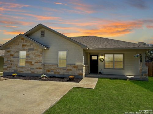 484 Burr Oak Ln, Canyon Lake, TX, 78133-5664 | Card Image