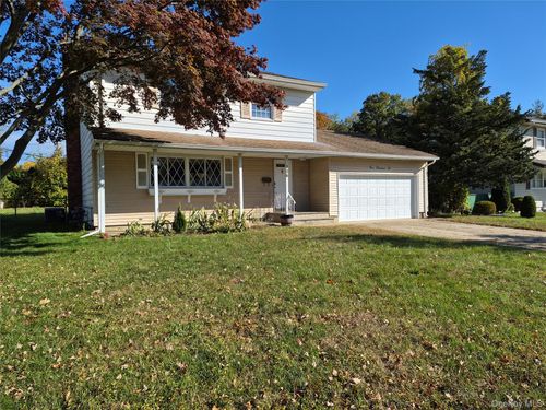 106 Roxbury Dr, Commack, NY, 11725-1336 | Card Image