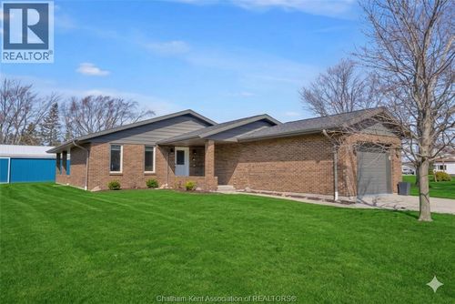 1 Circle Dr, Merlin, ON, N0P1W0 | Card Image