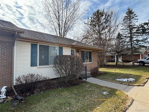 334 Fairgrove St, Romeo, MI, 48065-4742 | Card Image