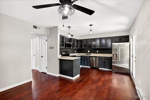 10140 Sakura Dr, Saint Louis, MO, 63128-1333 | Card Image